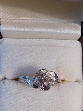 Ladies 925 Sterling Silver Ring with Moissanite stones